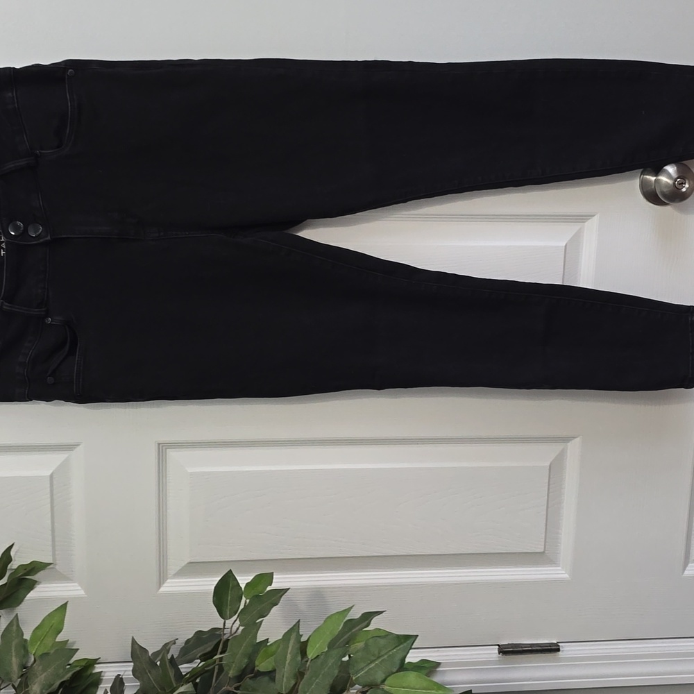 EUC Tahari black jeans